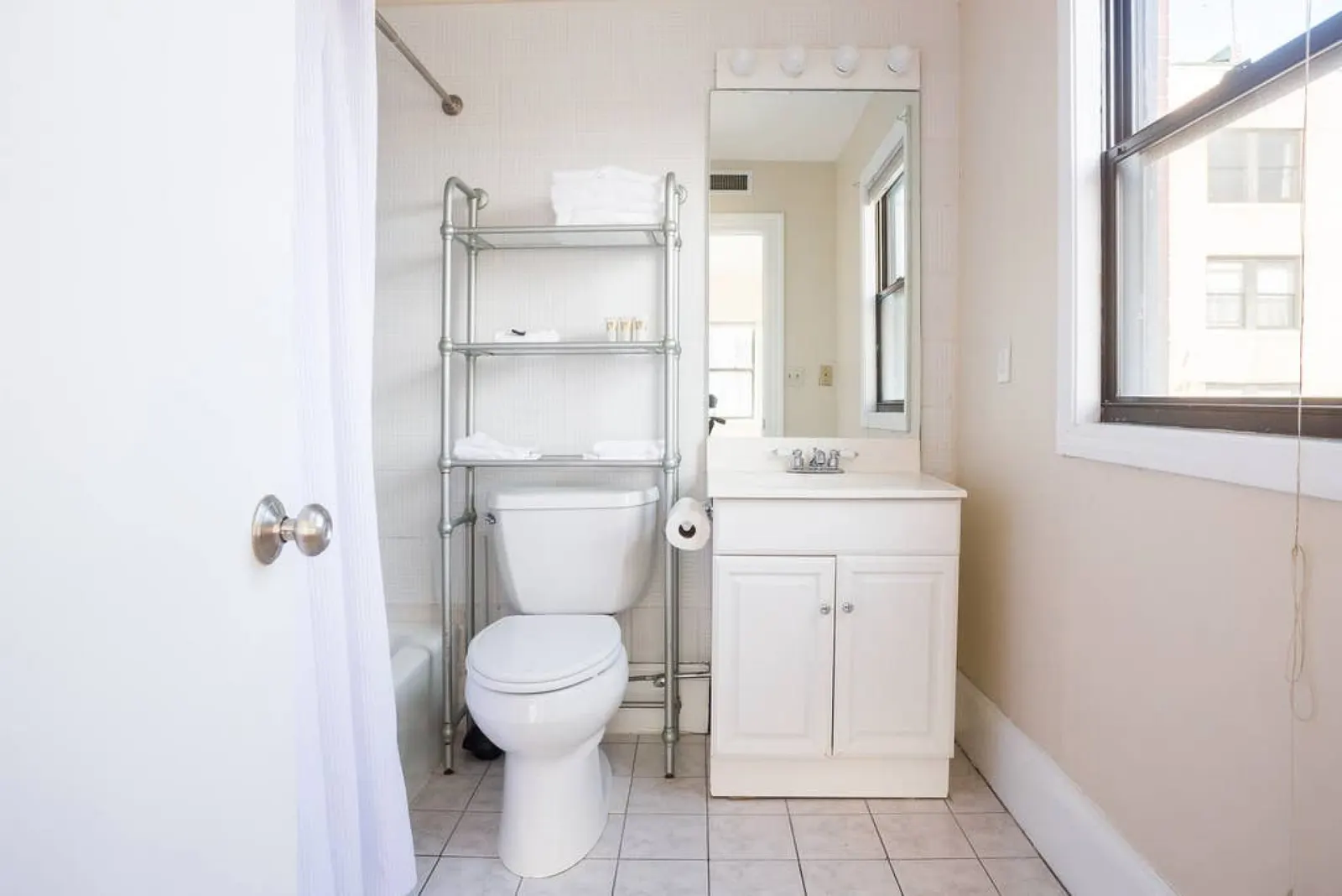 Luxury 4BR 3.5BA in Fenway w/ Laundry & Roof Deck! 10