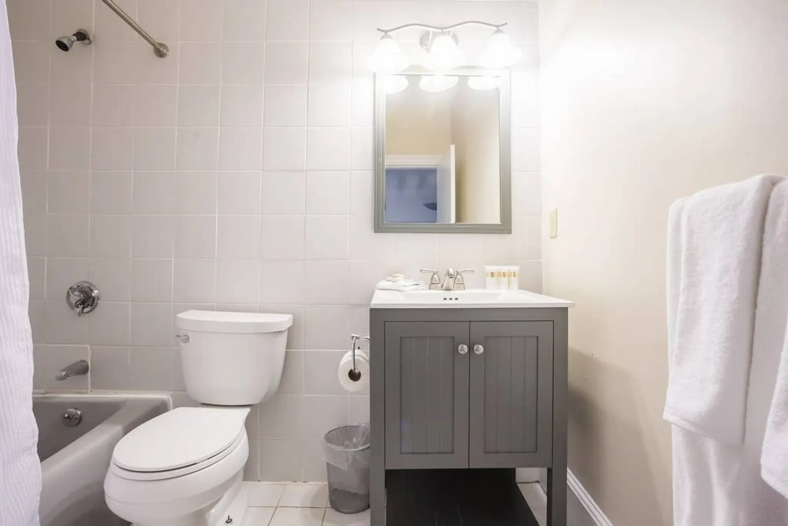 Luxury 4BR 3.5BA in Fenway w/ Laundry & Roof Deck! 11