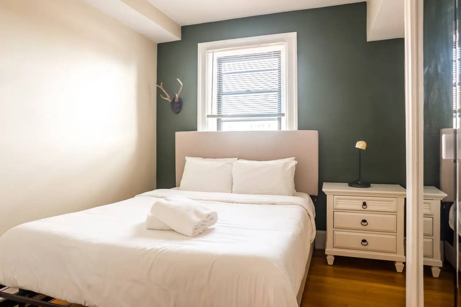 Luxury 4BR 3.5BA in Fenway w/ Laundry & Roof Deck! 14