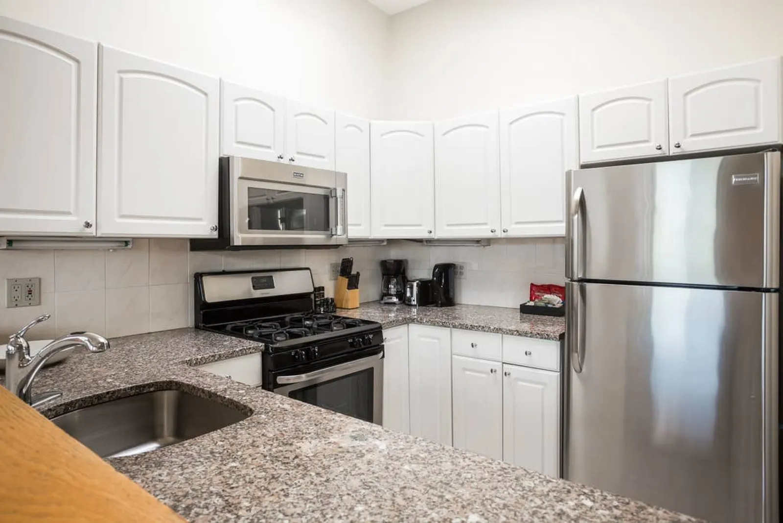Luxury 4BR 3.5BA in Fenway w/ Laundry & Roof Deck! 20