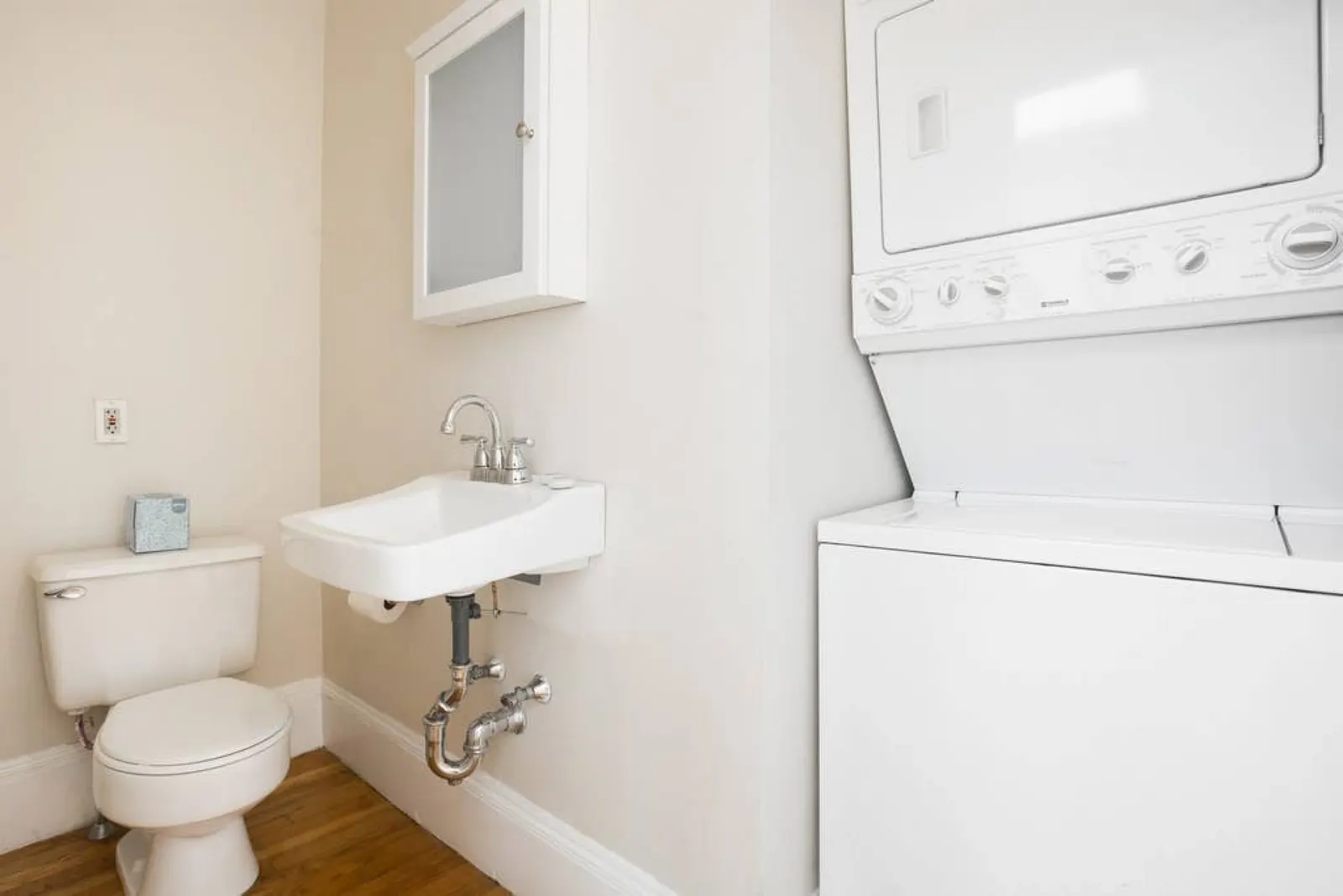 Luxury 4BR 3.5BA in Fenway w/ Laundry & Roof Deck! — photo 5
