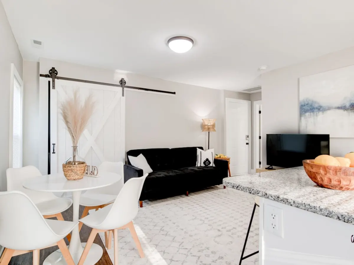 Cozy 1-Bedroom Retreat ~ New Remodel, Fast Wi-Fi