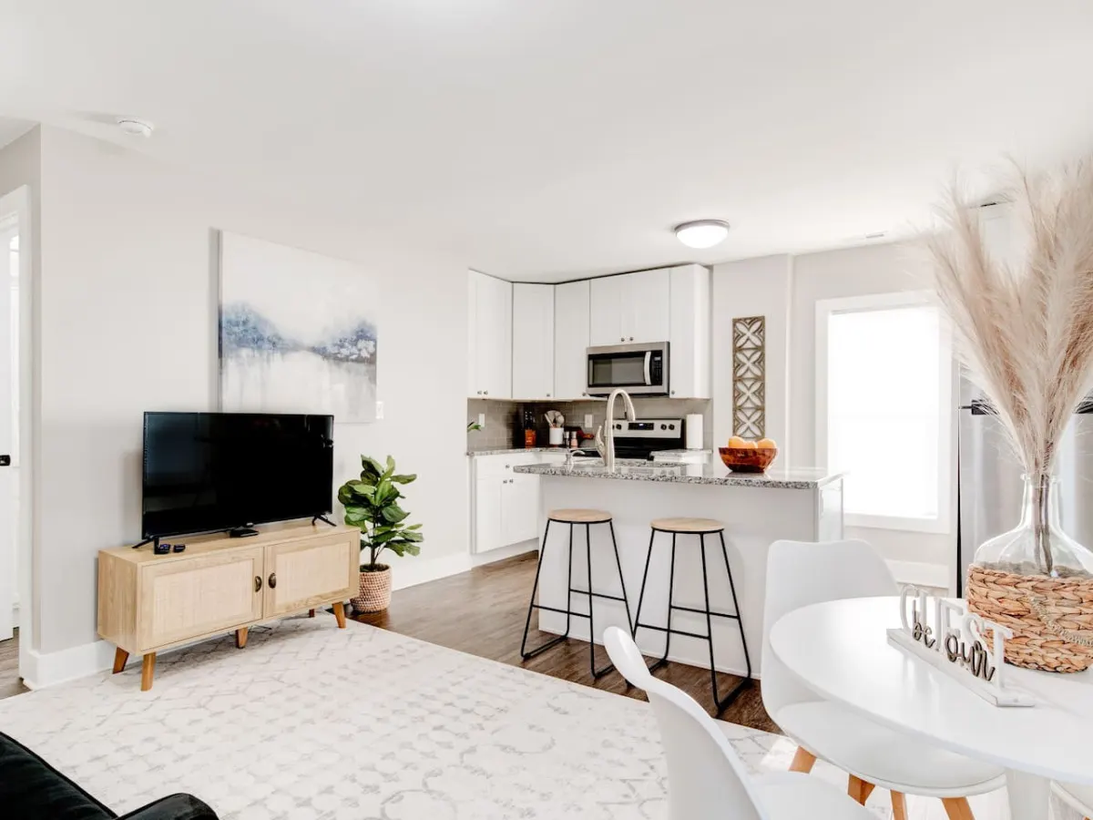 Cozy 1-Bedroom Retreat ~ New Remodel, Fast Wi-Fi 11