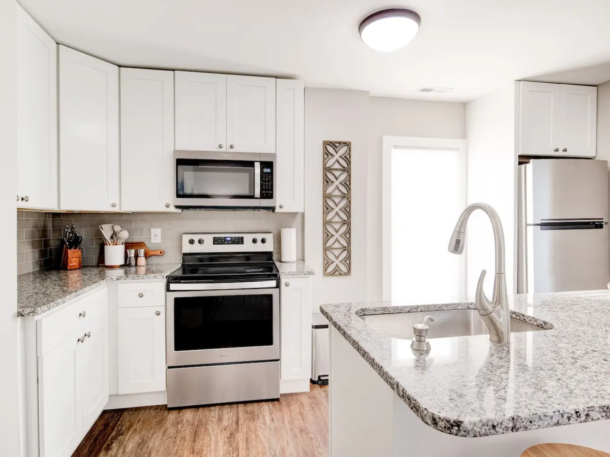 Cozy 1-Bedroom Retreat ~ New Remodel, Fast Wi-Fi 8