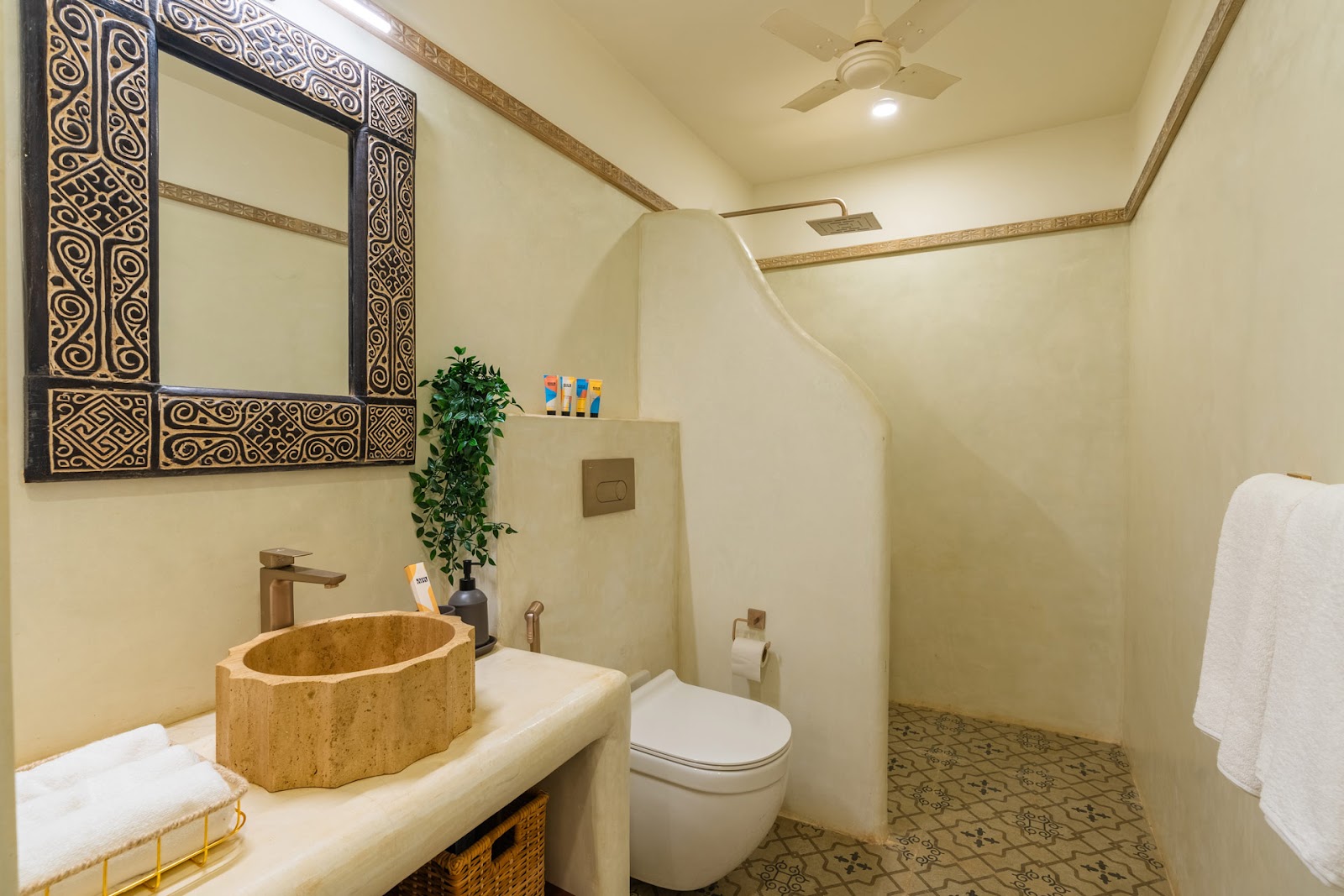7BHK+ Portuguese Tale+Pvt Pool+Lawn@ Assagao 9
