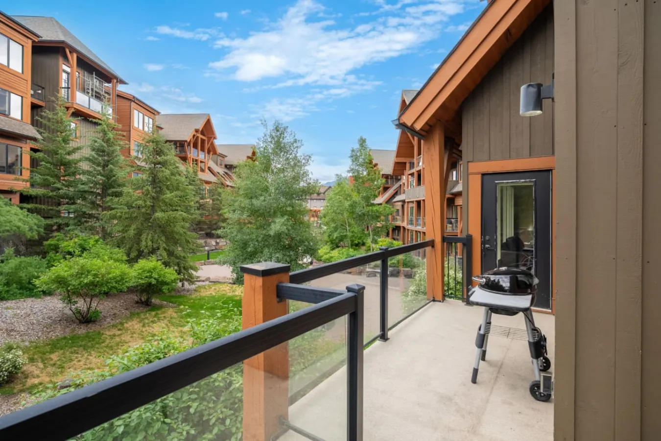 Solara Resort Suite: Hot Tub, BBQ & Park Pass 2