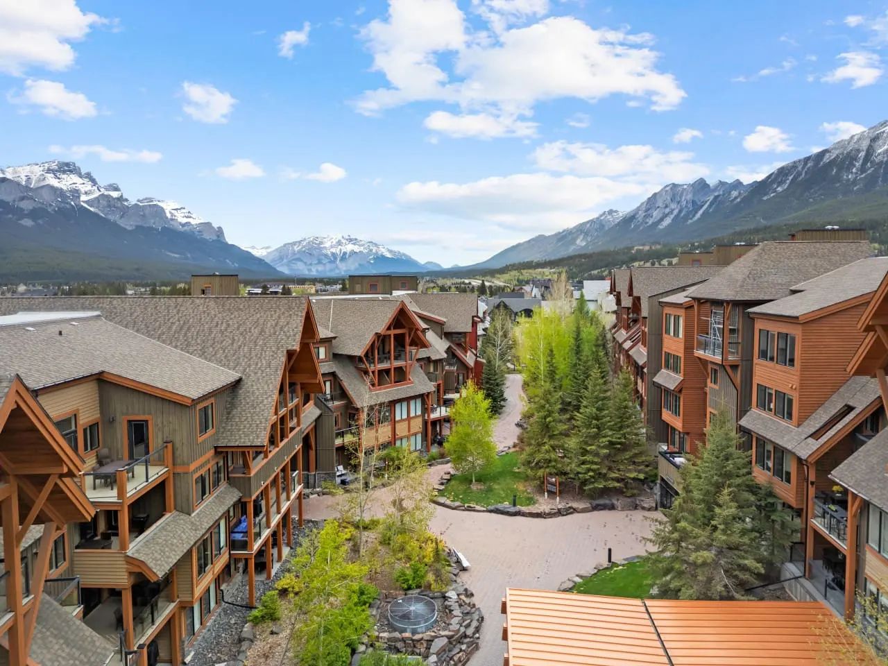 Solara Resort Suite: Hot Tub, BBQ & Park Pass 10