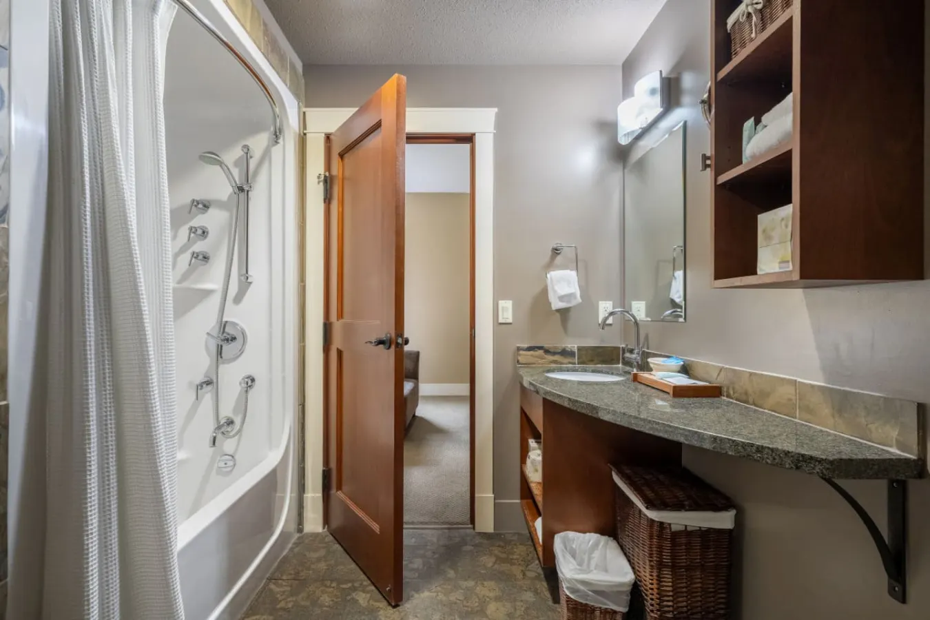 Solara Resort Suite: Hot Tub, BBQ & Park Pass 18