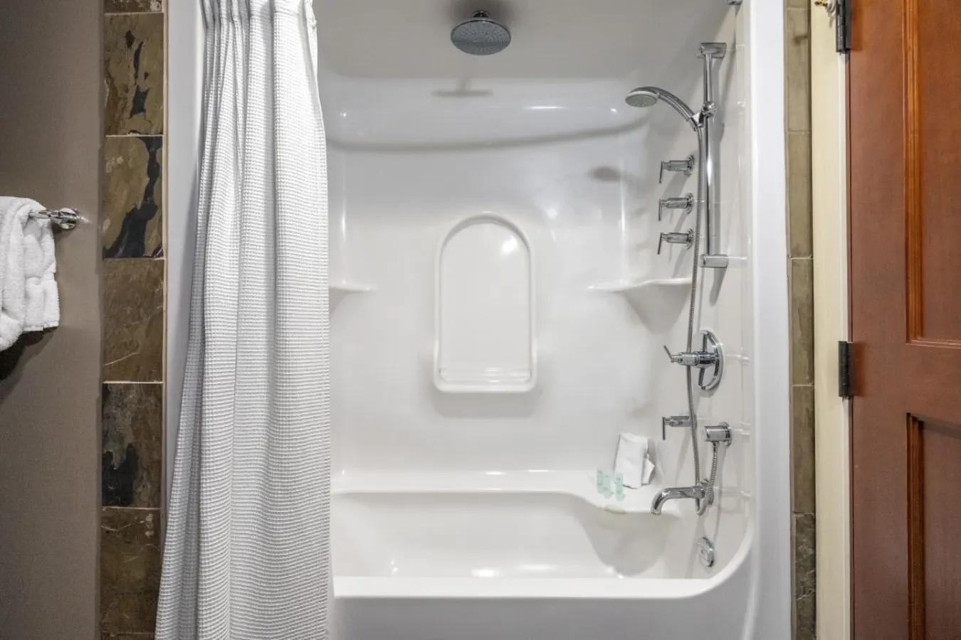 Solara Resort Suite: Hot Tub, BBQ & Park Pass 20