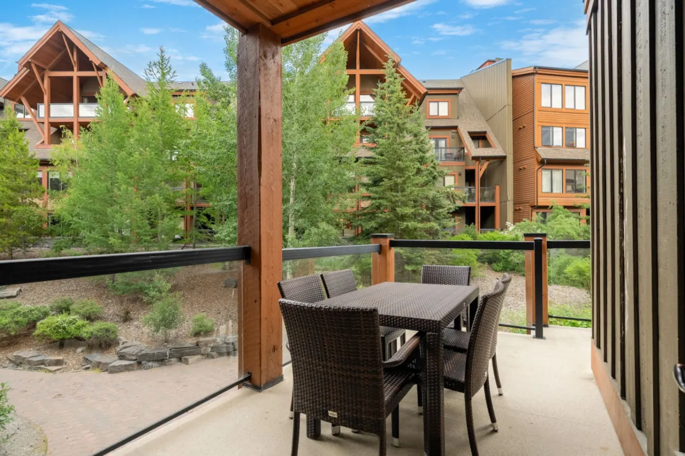 Solara Resort Suite: Hot Tub, BBQ & Park Pass 6