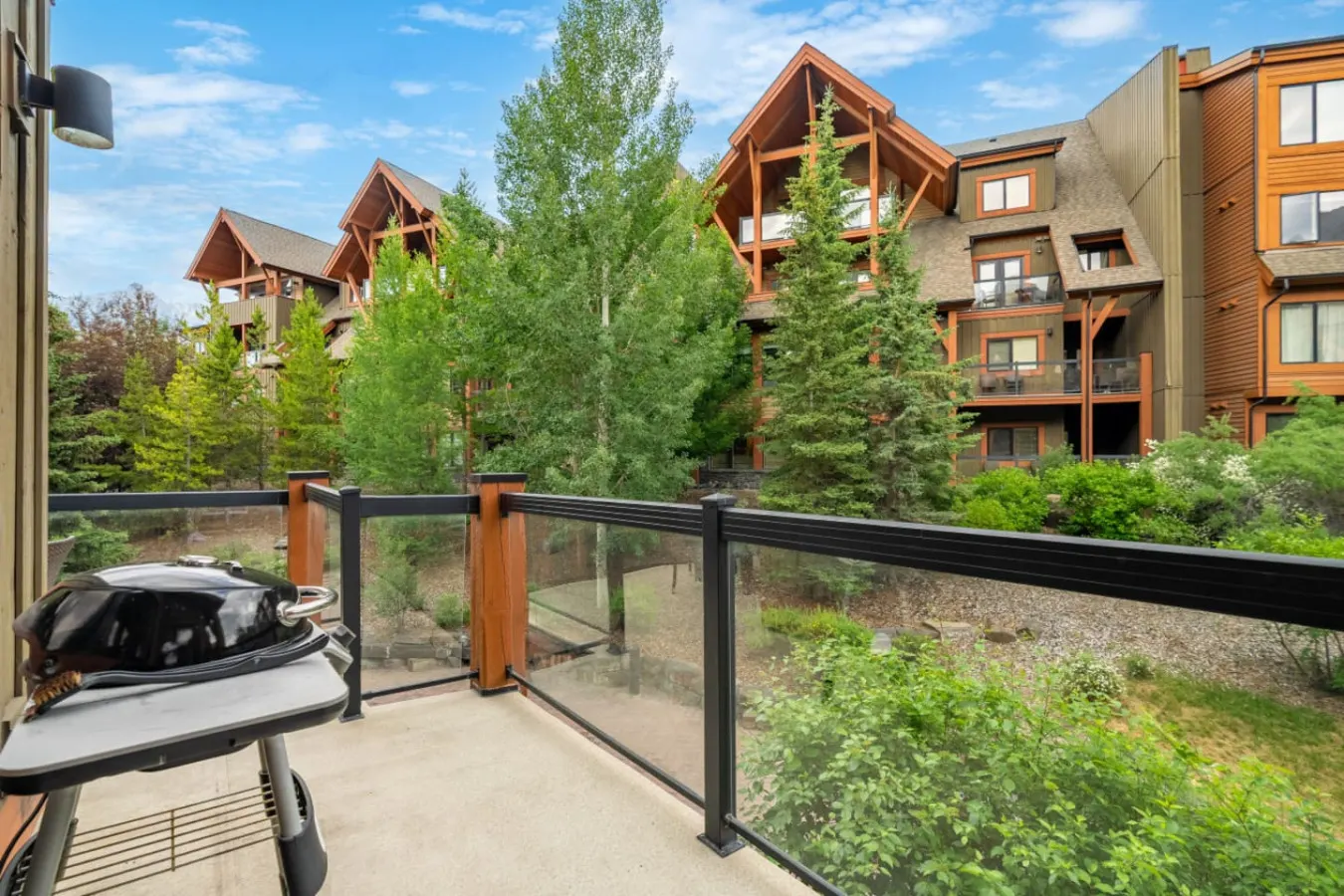 Solara Resort Suite: Hot Tub, BBQ & Park Pass 8