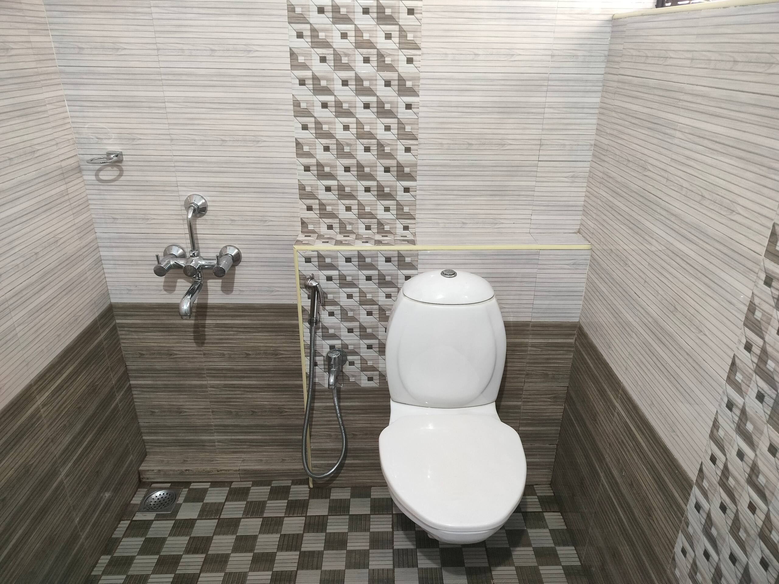 Deep-AC 2BHK Near Temple & Airport| Ground Floor 14