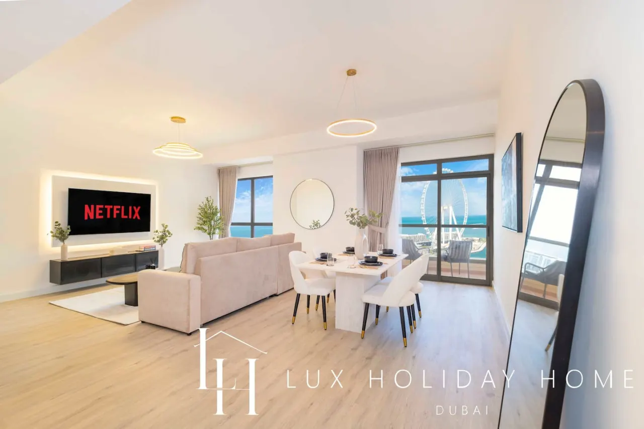 LUX | The Dubai Eye Sea View Suite