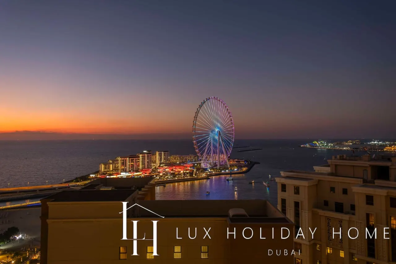 LUX The Dubai Eye Sea View Suite 9