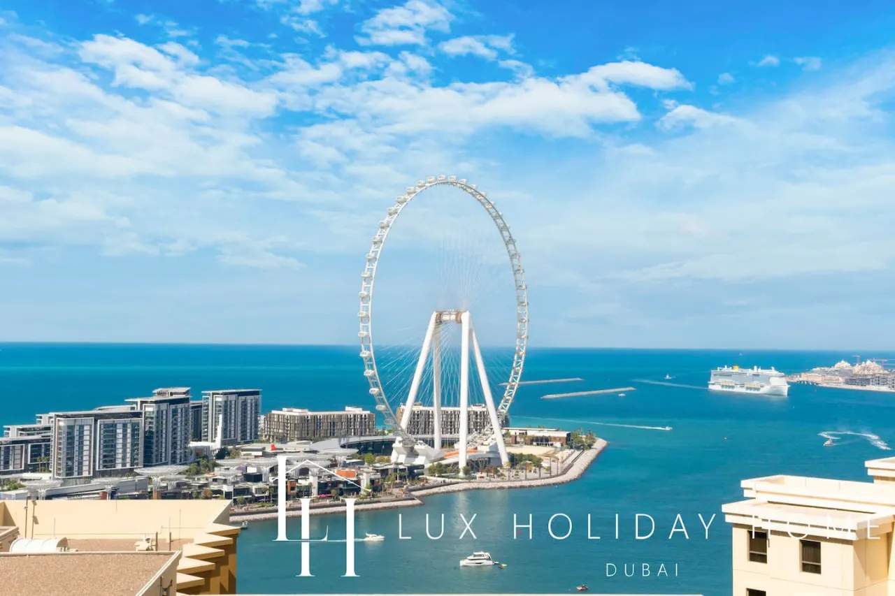 LUX The Dubai Eye Sea View Suite 10