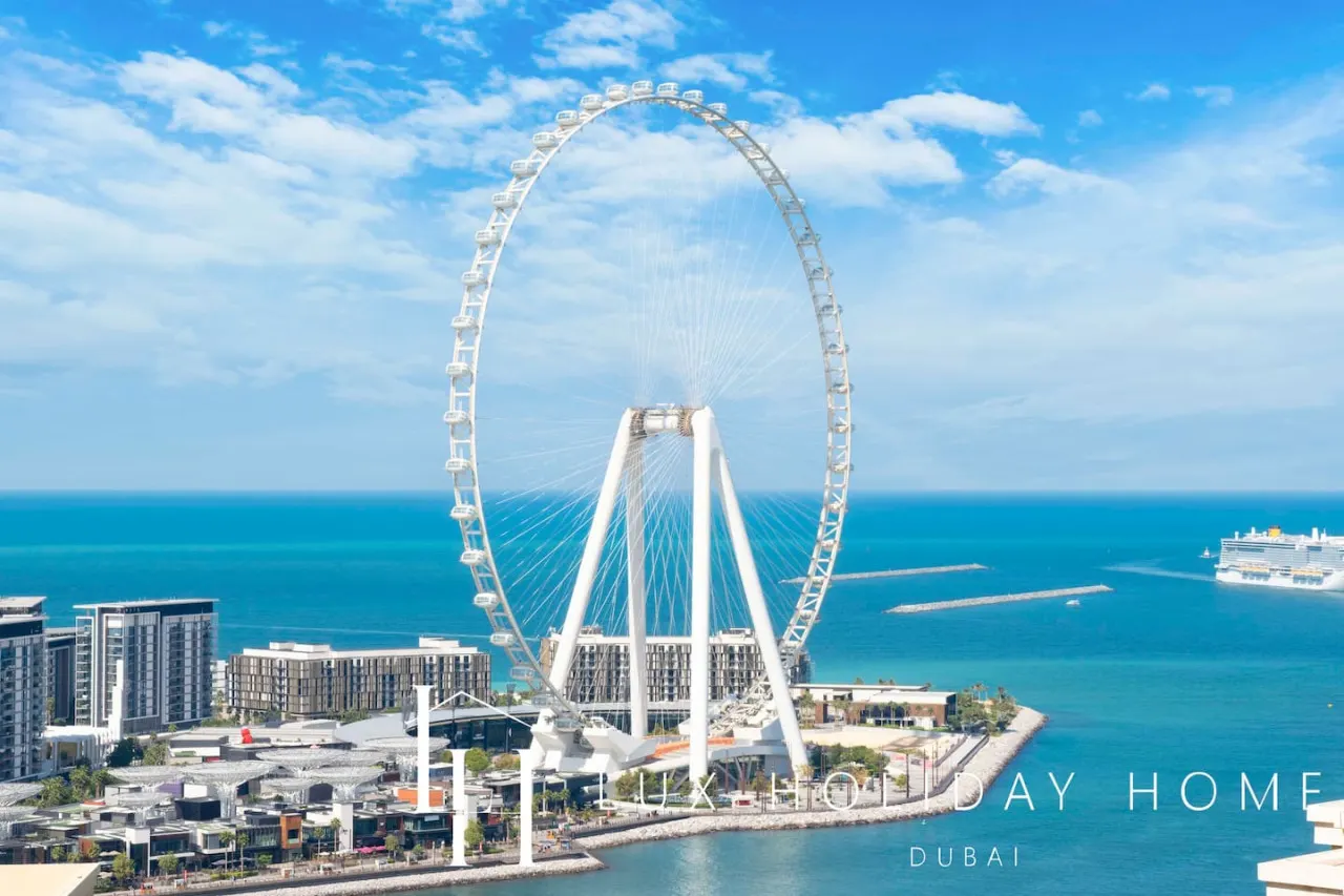 LUX The Dubai Eye Sea View Suite 14