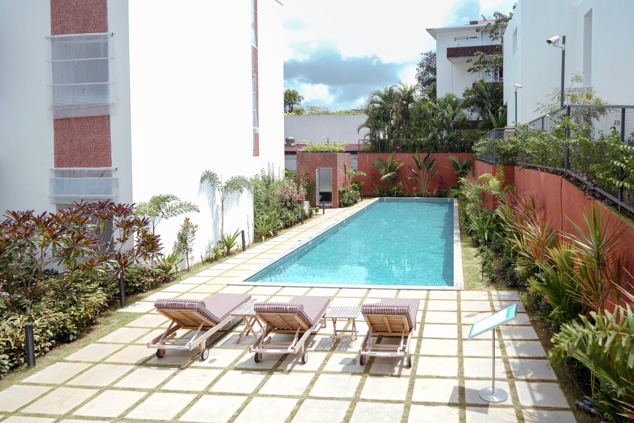ElVolar 2BHK Apartment w/ Common Pool 24