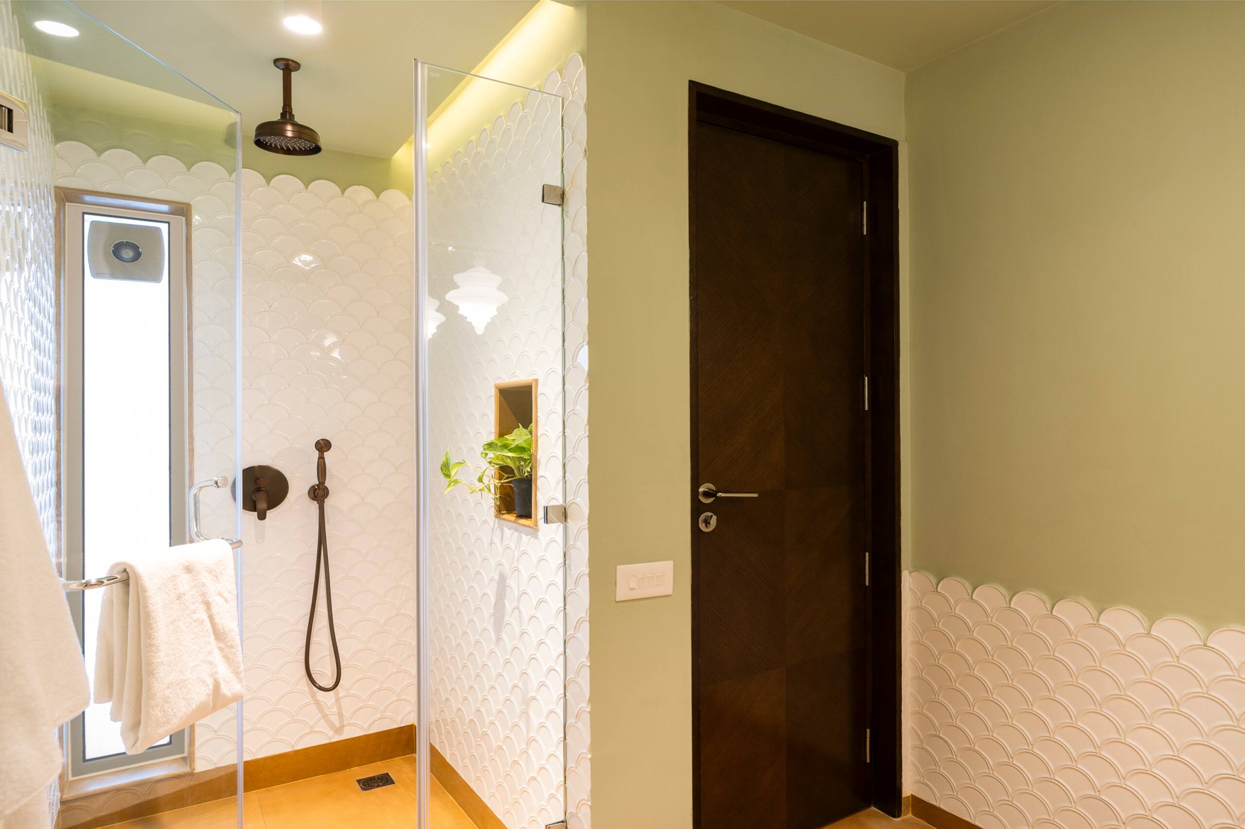ElVolar 2BHK Apartment w/ Common Pool 20