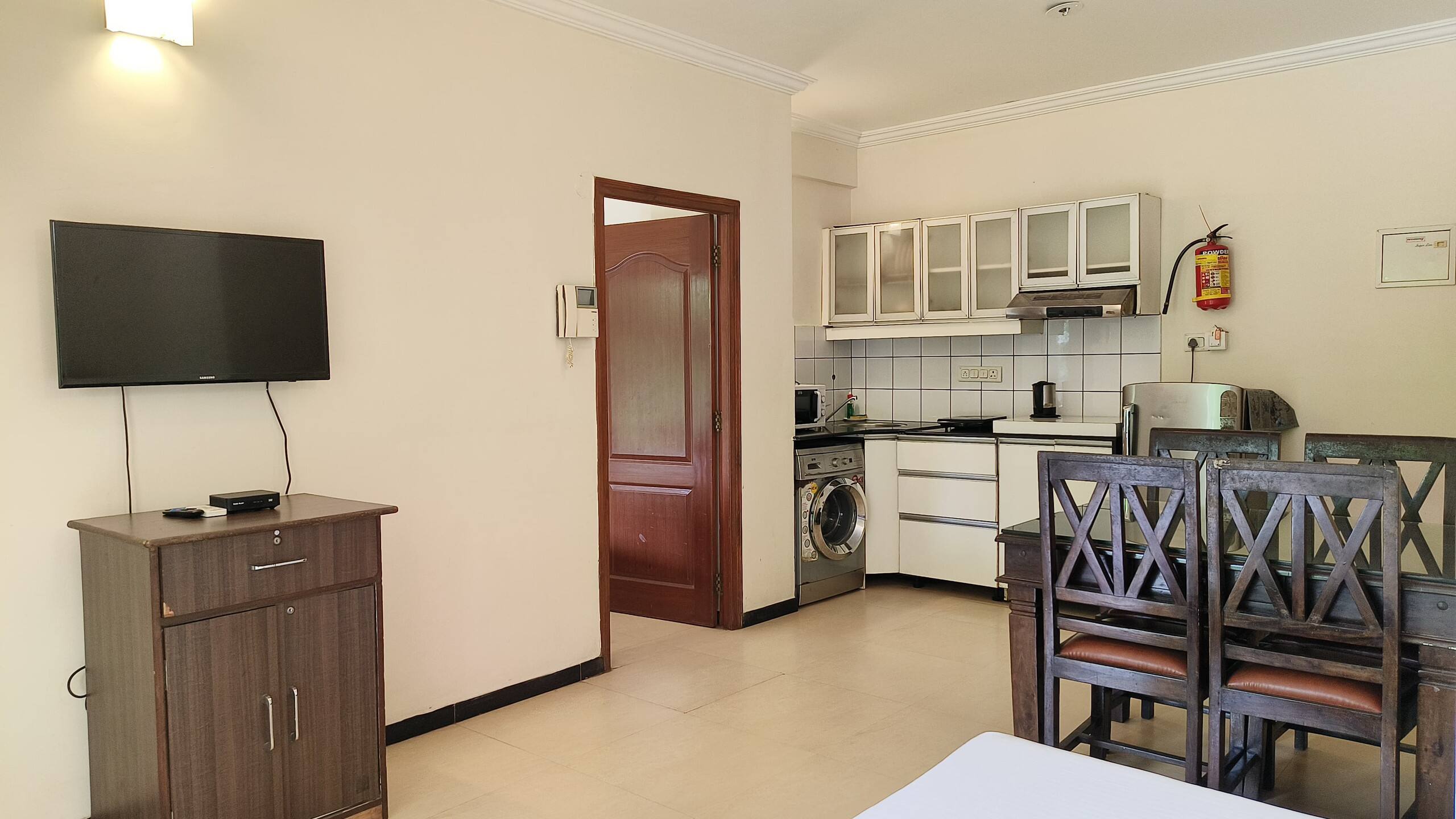 Ivy 1BHK C7 -Pool/5 mins from Tito's/Baga Beach 10