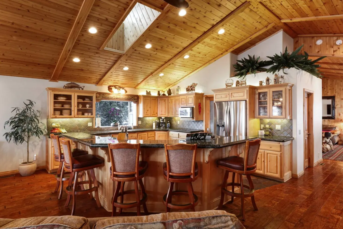 Treetop Oasis, Lux 5BR w Spa, Lake Views & EV 11