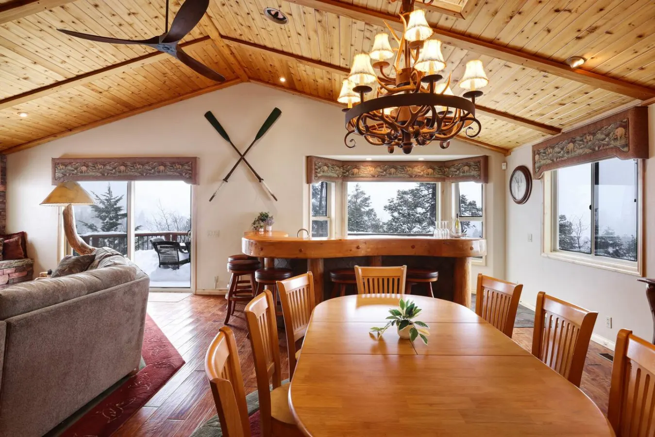 Treetop Oasis, Lux 5BR w Spa, Lake Views & EV 13