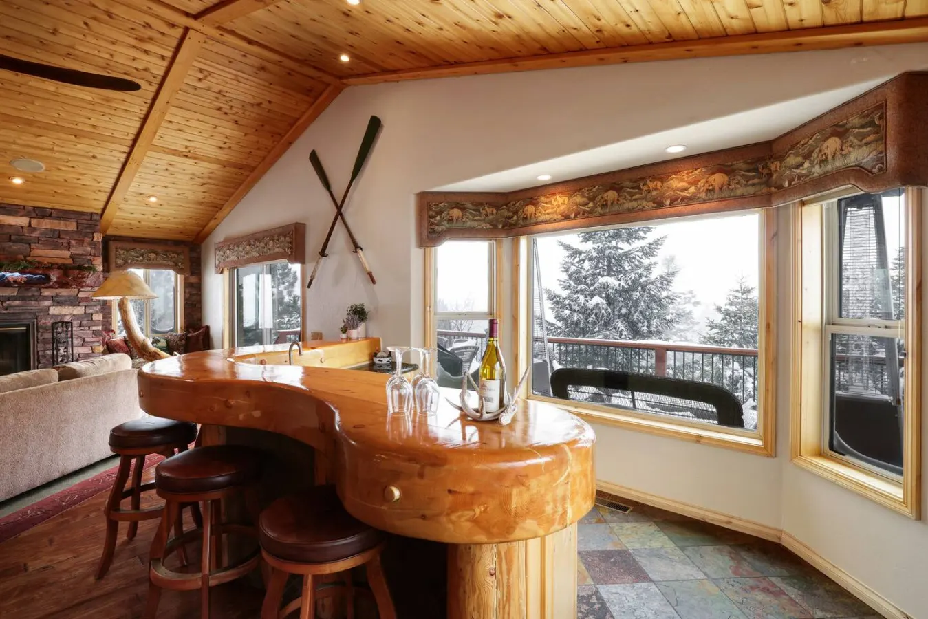 Treetop Oasis, Lux 5BR w Spa, Lake Views & EV 16