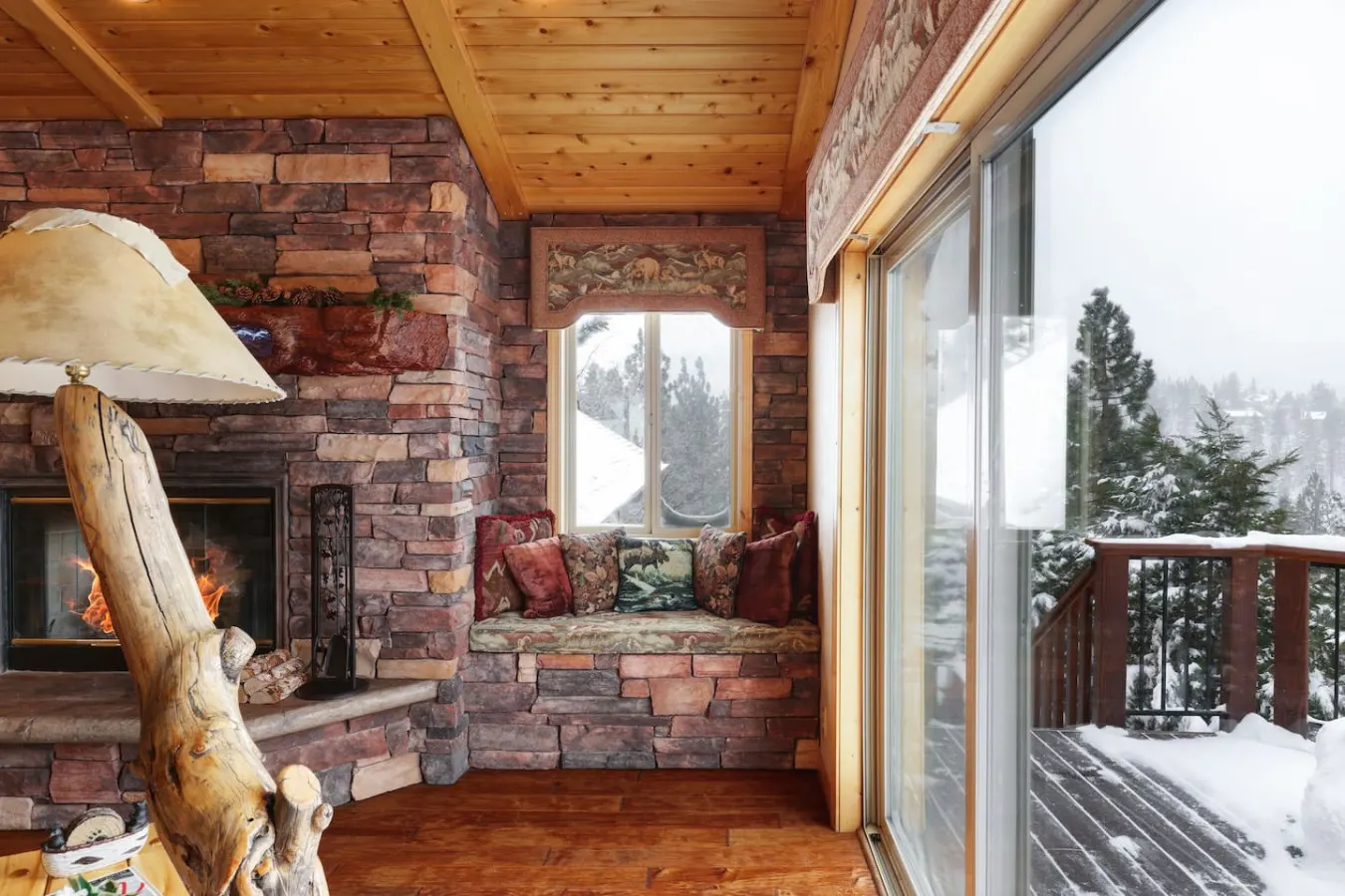 Treetop Oasis, Lux 5BR w Spa, Lake Views & EV 17
