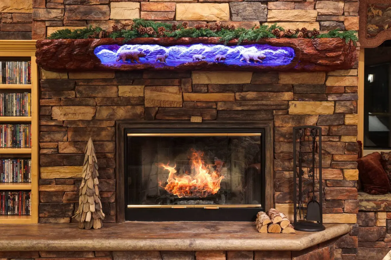 Treetop Oasis, Lux 5BR w Spa, Lake Views & EV 18