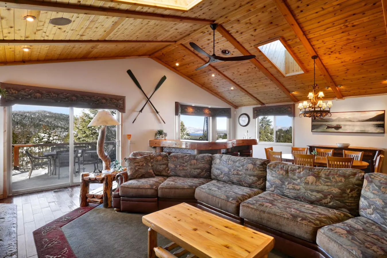 Treetop Oasis, Lux 5BR w Spa, Lake Views & EV 20