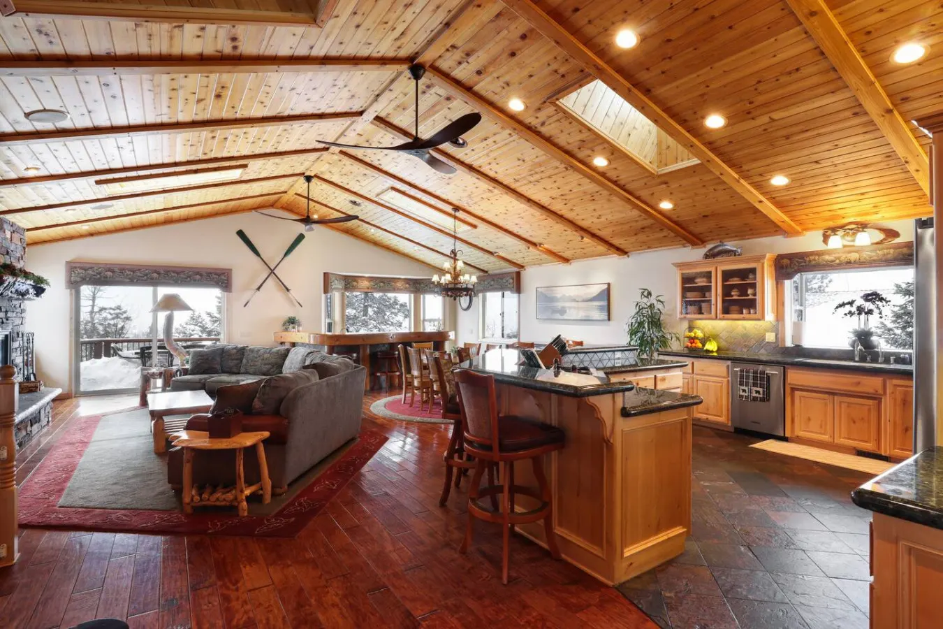 Treetop Oasis, Lux 5BR w Spa, Lake Views & EV 8