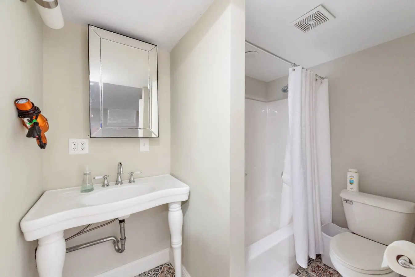 Renovated 1 Bed w/ Terrace-OTR, UC, Findlay Market 8
