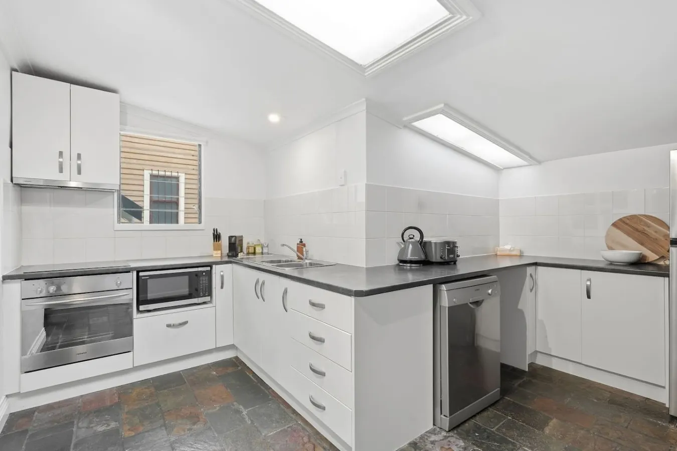 North Hobart Cottage, 1 min to Elizabeth St Eats 13