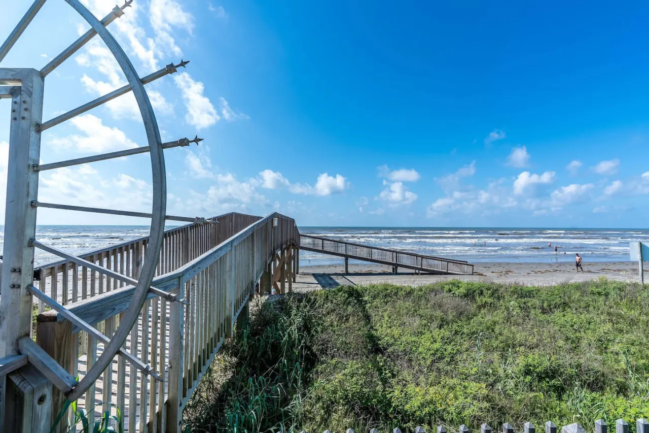 A Beachside Retreat! 9