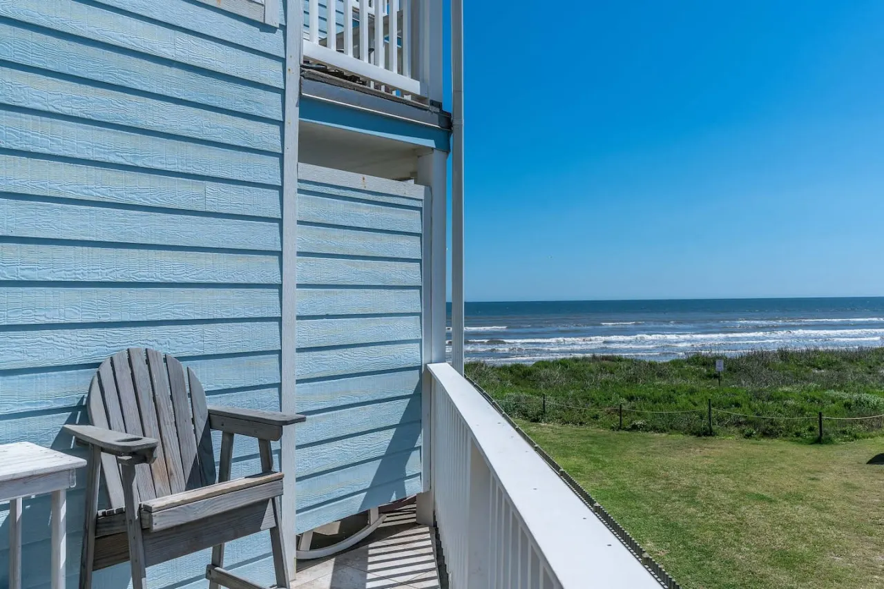 A Beachside Retreat! 7