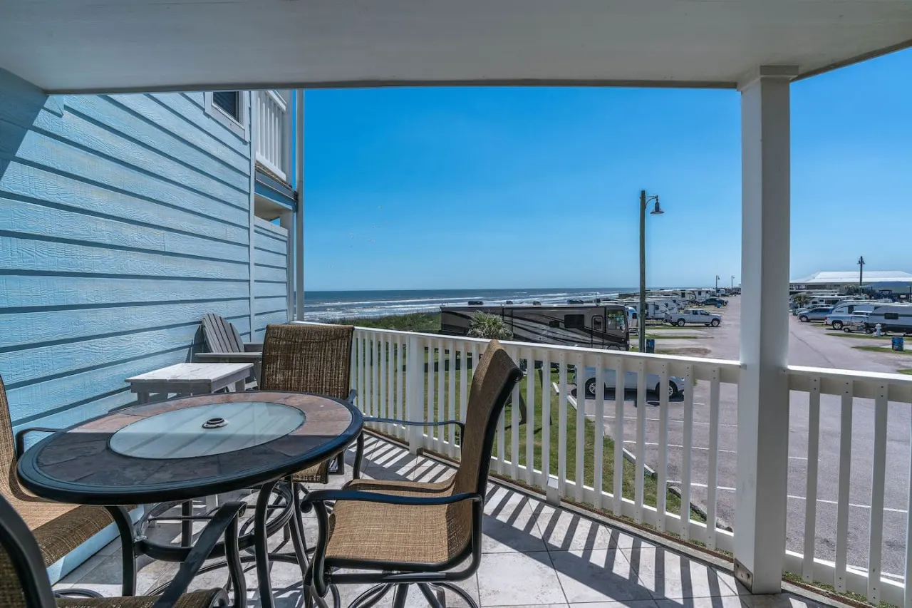 A Beachside Retreat! 8