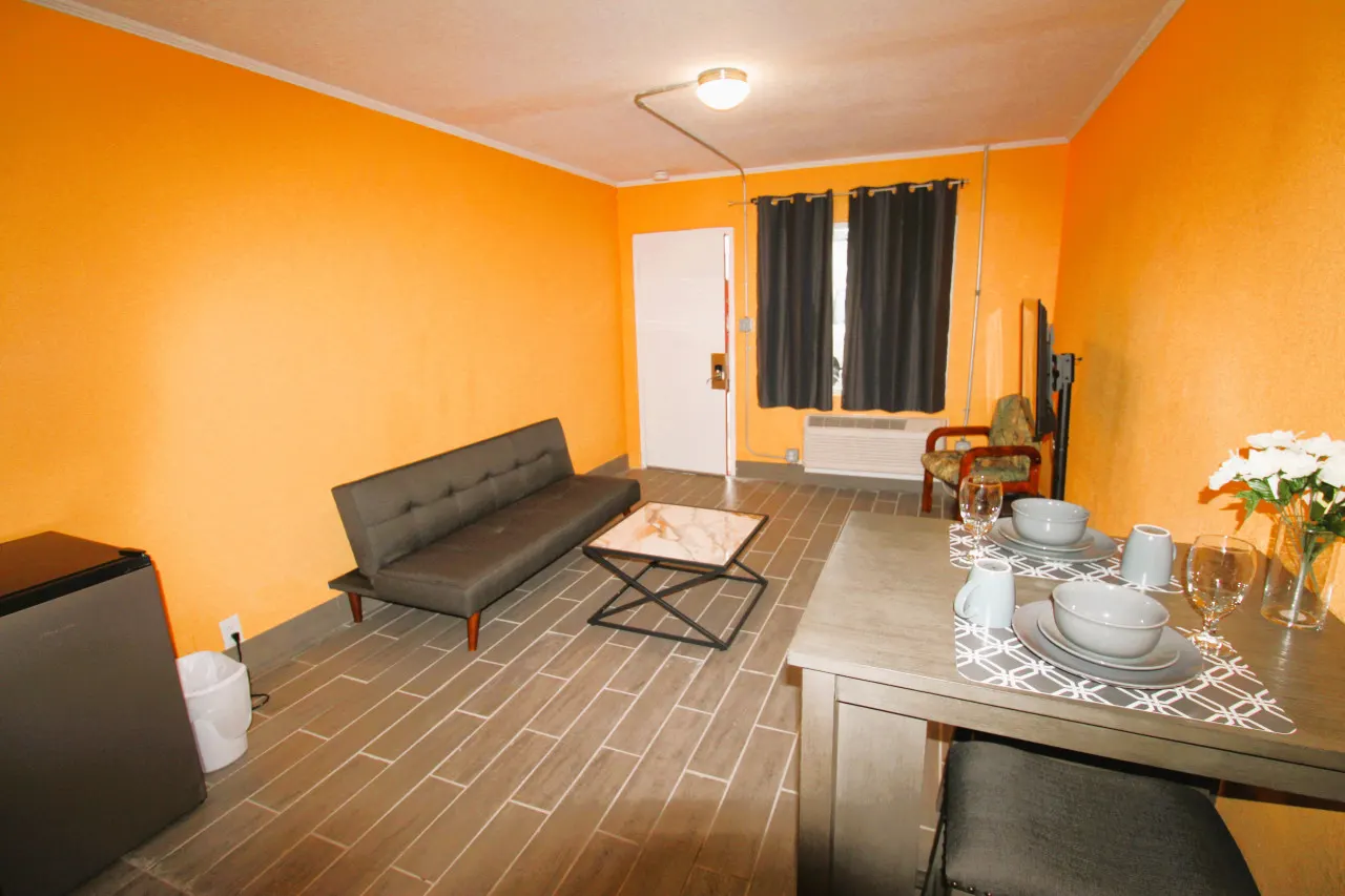 The Hamilton at 1611 Residences 10