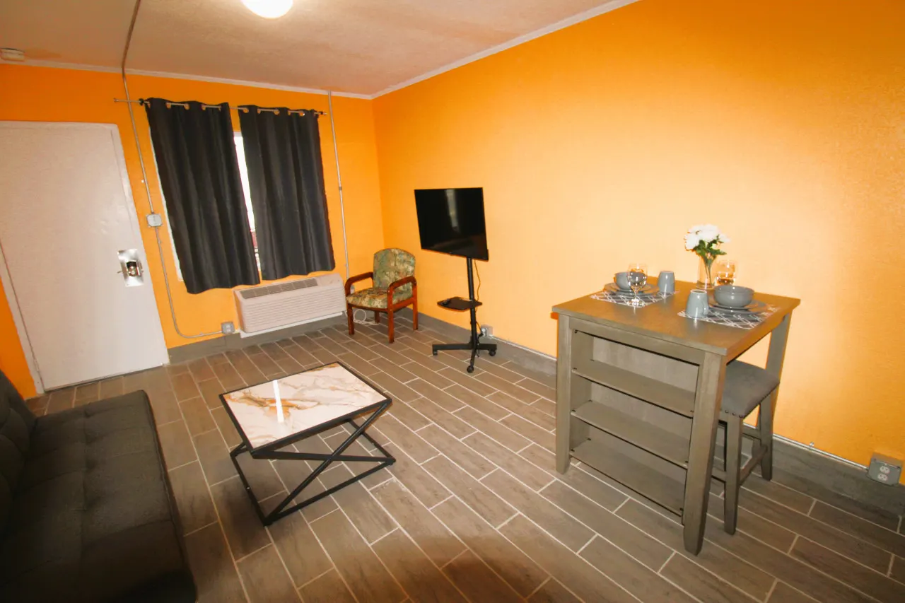 The Hamilton at 1611 Residences 11