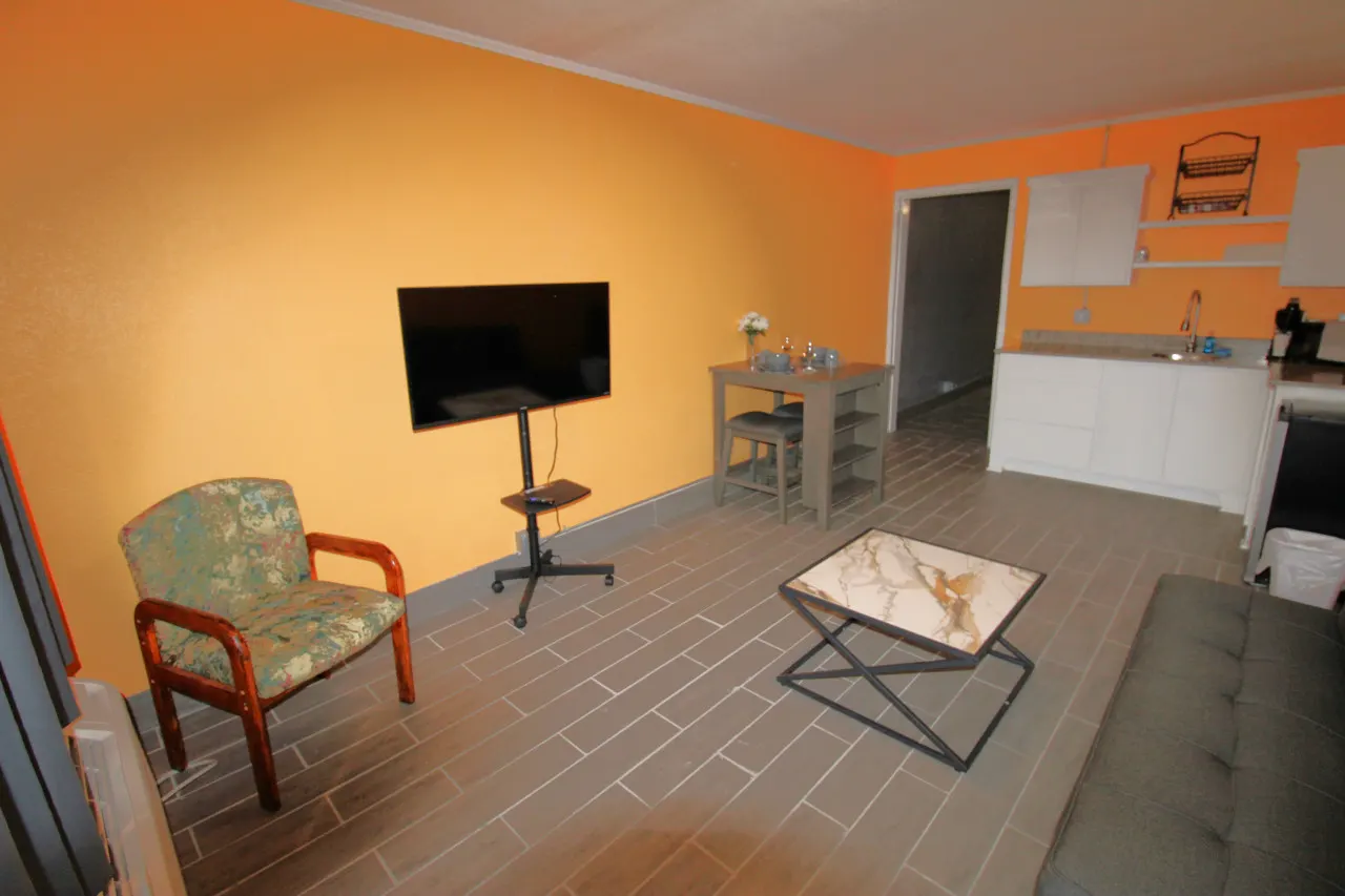 The Hamilton at 1611 Residences 8