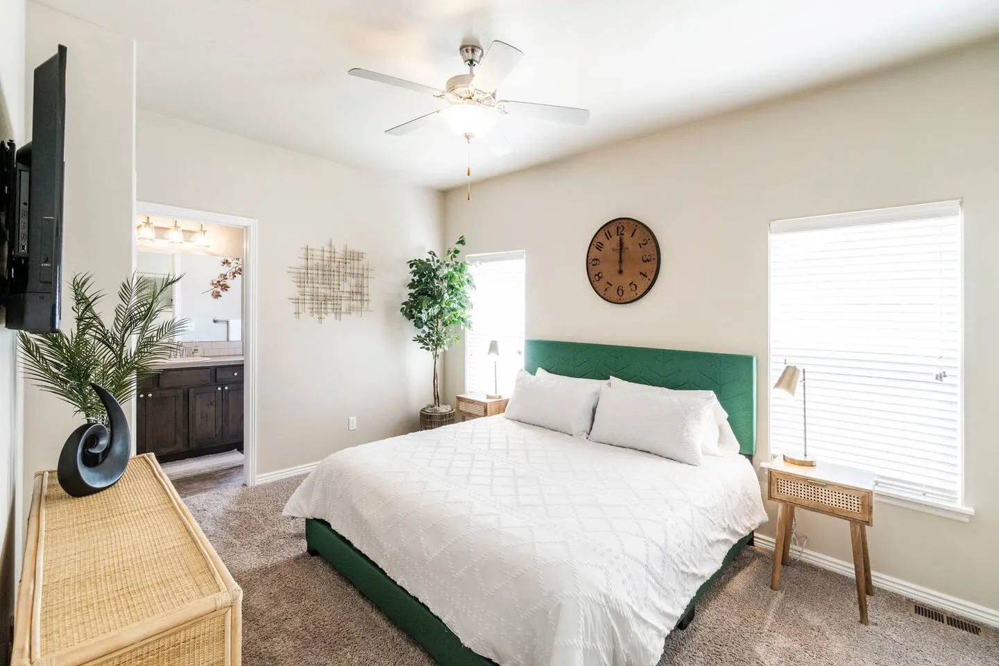 TJ Rancher Home, Wifi, King Beds