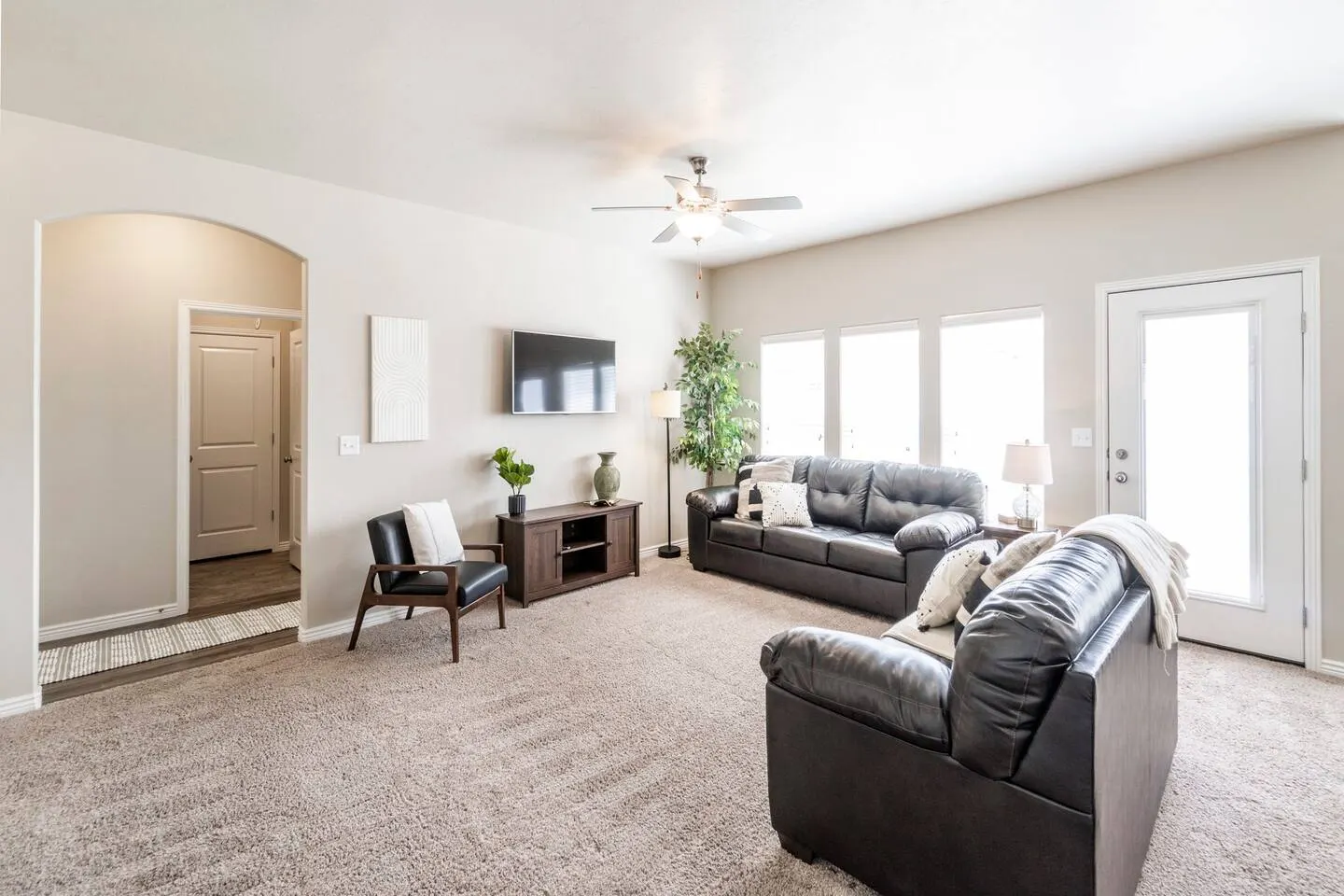 TJ Rancher Home, Wifi, King Beds 11