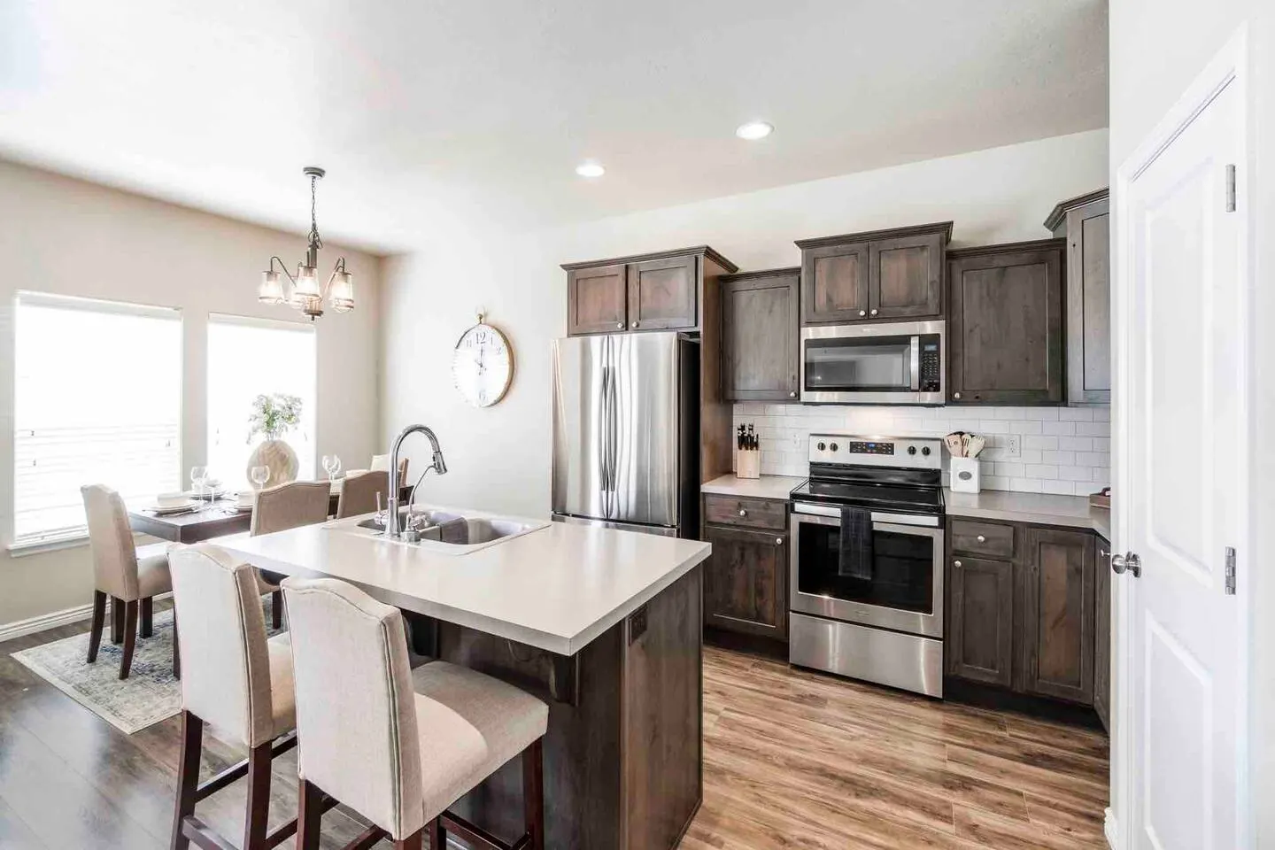 TJ Rancher Home, Wifi, King Beds 8