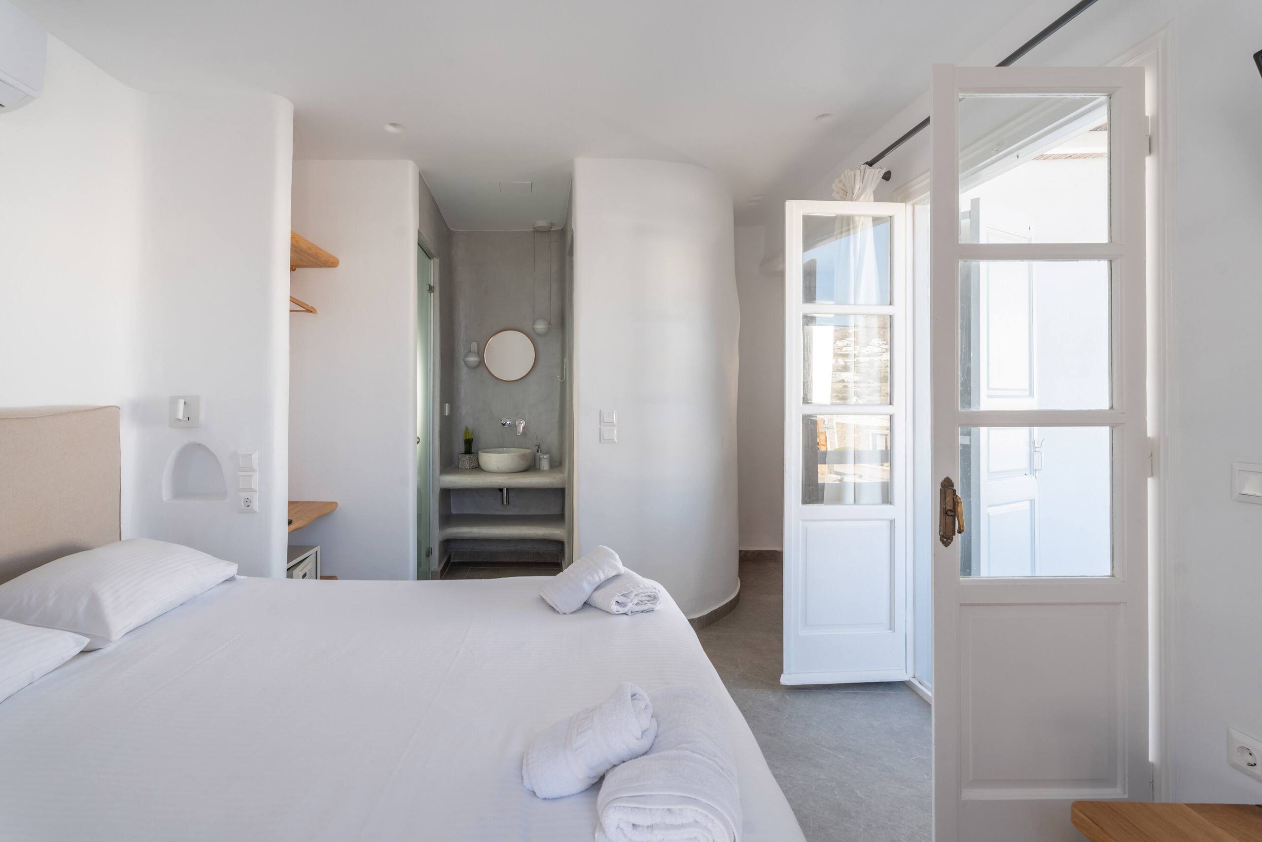 The Absolute WaterFront + Balcony + Parking 10