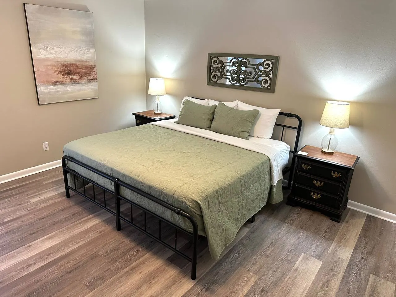 Cozy 3BR Retreat w/King bed minutes to JSU! — photo 2