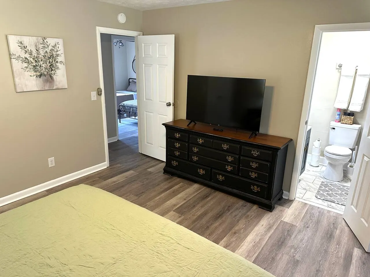 Cozy 3BR Retreat w/King bed minutes to JSU! — photo 3