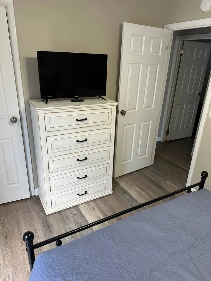 Cozy 3BR Retreat w/King bed minutes to JSU! — photo 4