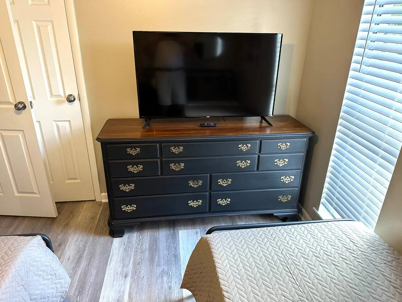 Cozy 3BR Retreat w/King bed minutes to JSU! — photo 5