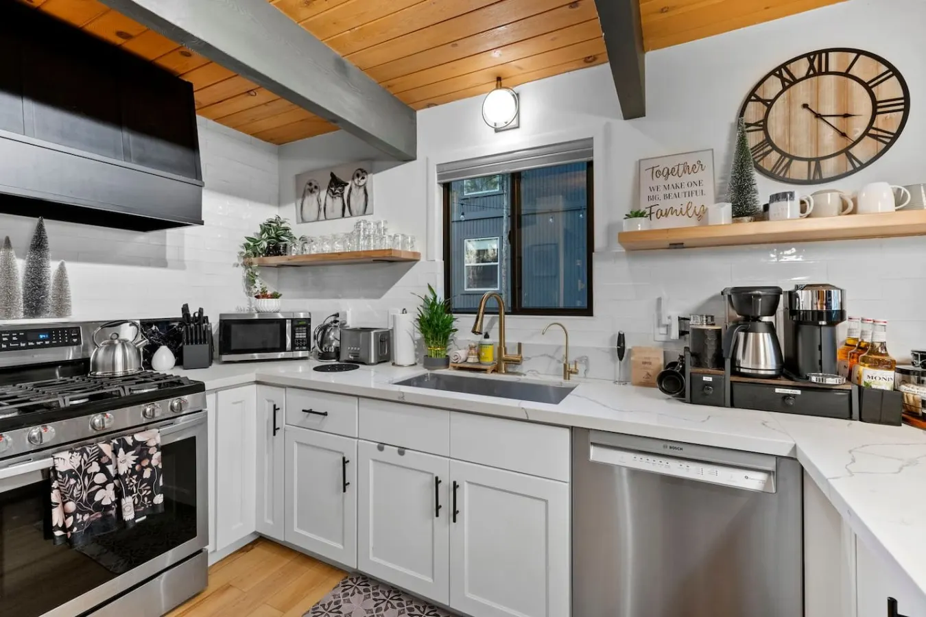 Serenity Cabin, Walk to Slopes, Hot tub, Fire Pit 9