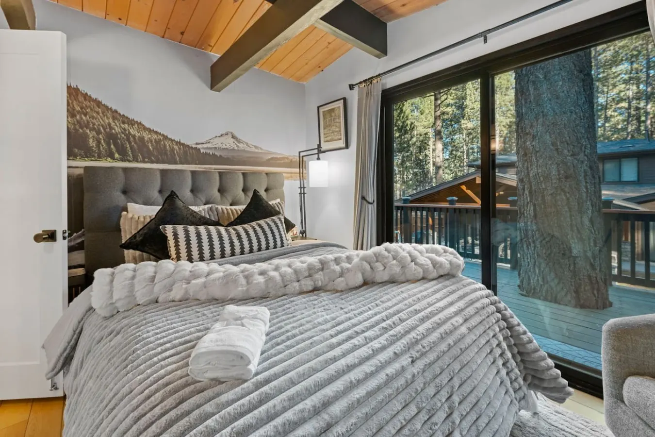 Serenity Cabin, Walk to Slopes, Hot tub, Fire Pit 8