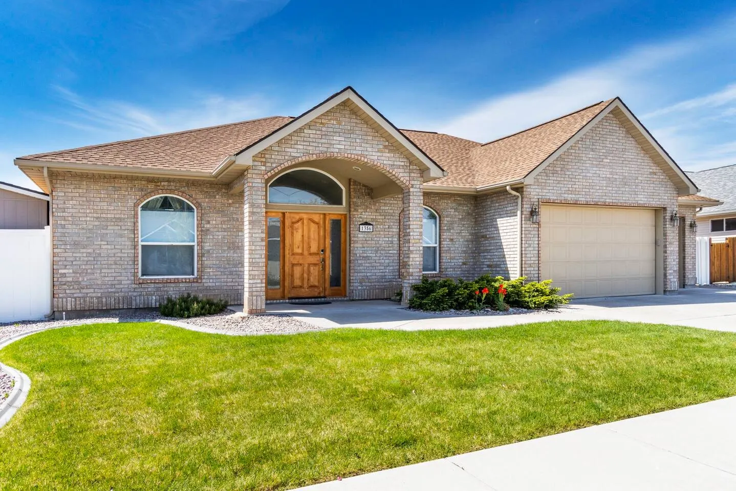 Spacious | King Suite | BBQ | Large Garage | Quiet