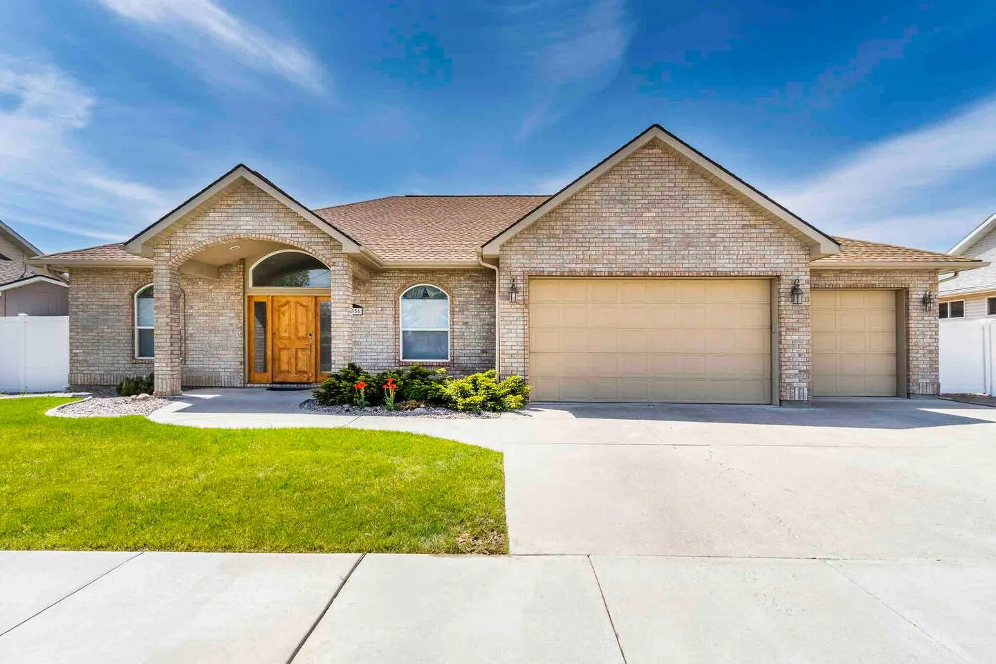 Spacious | King Suite | BBQ | Large Garage | Quiet — photo 2